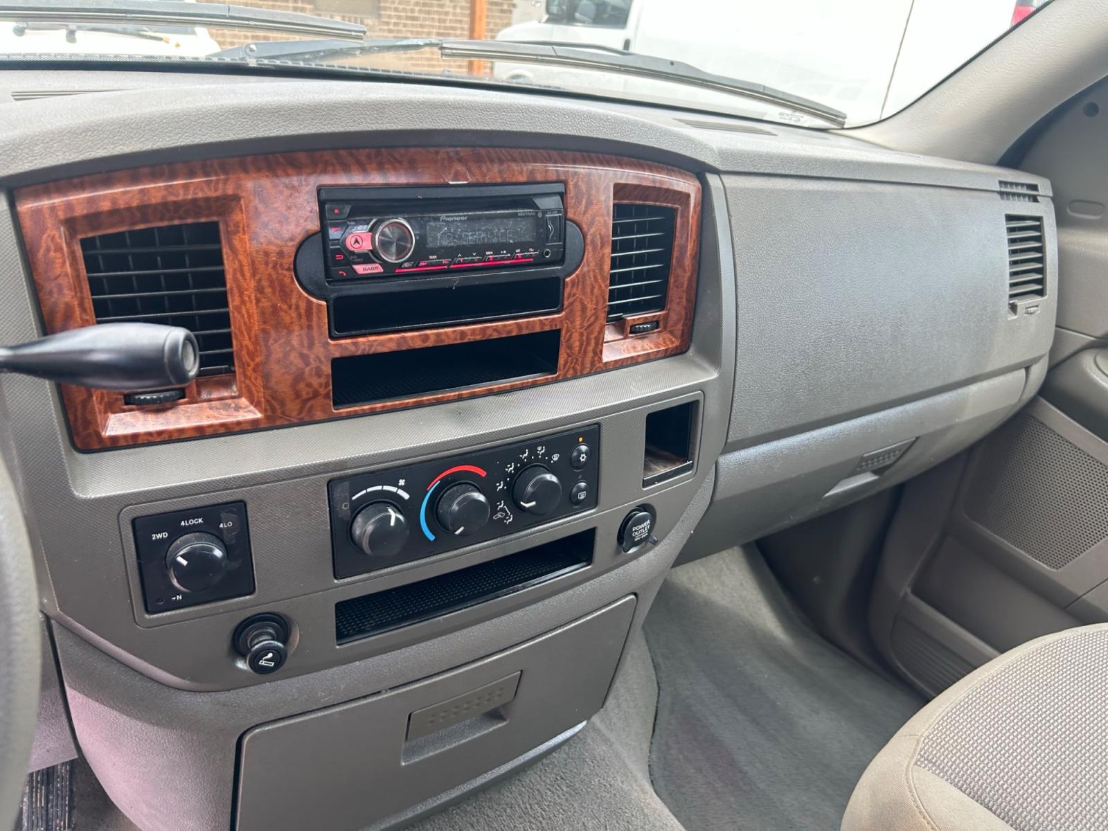 2006 Red /Beige Dodge Ram 1500 (1D7HU18N36S) , located at 1687 Business 35 S, New Braunfels, TX, 78130, (830) 625-7159, 29.655487, -98.051491 - Photo #15